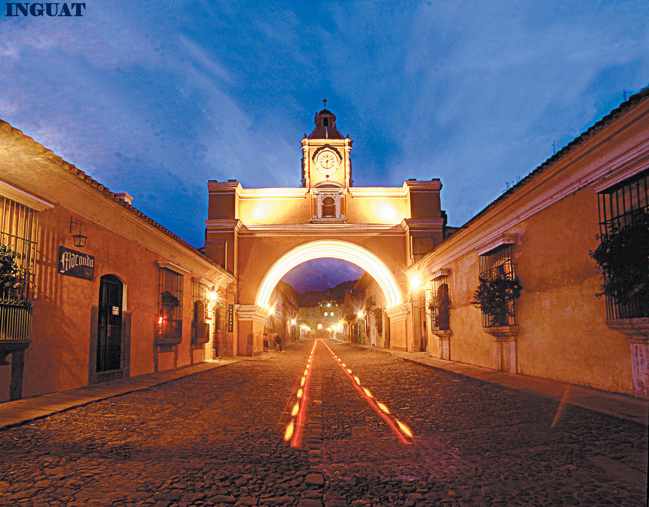 EL ARCO DE SANTA CATALINA ANTIGUA GUATEMALA - Fashion Tourism Magazine