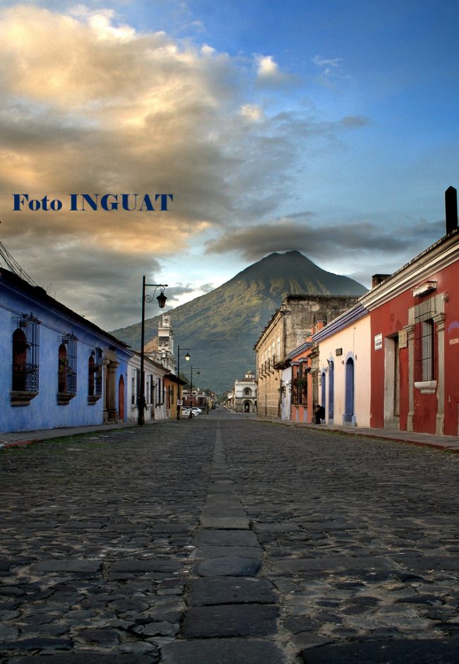 CALLE EMPEDRADA – ANTIGUA GUATEMALA