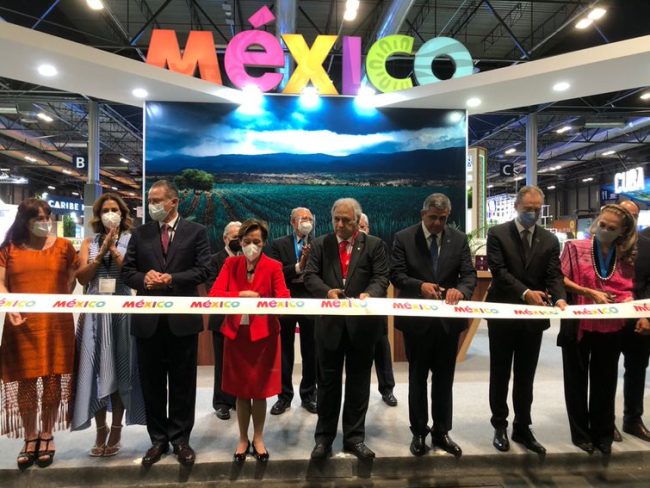 Pabellón de México corte de listón