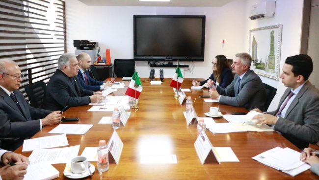 EMBAJADOR DE ITALIA (2)
