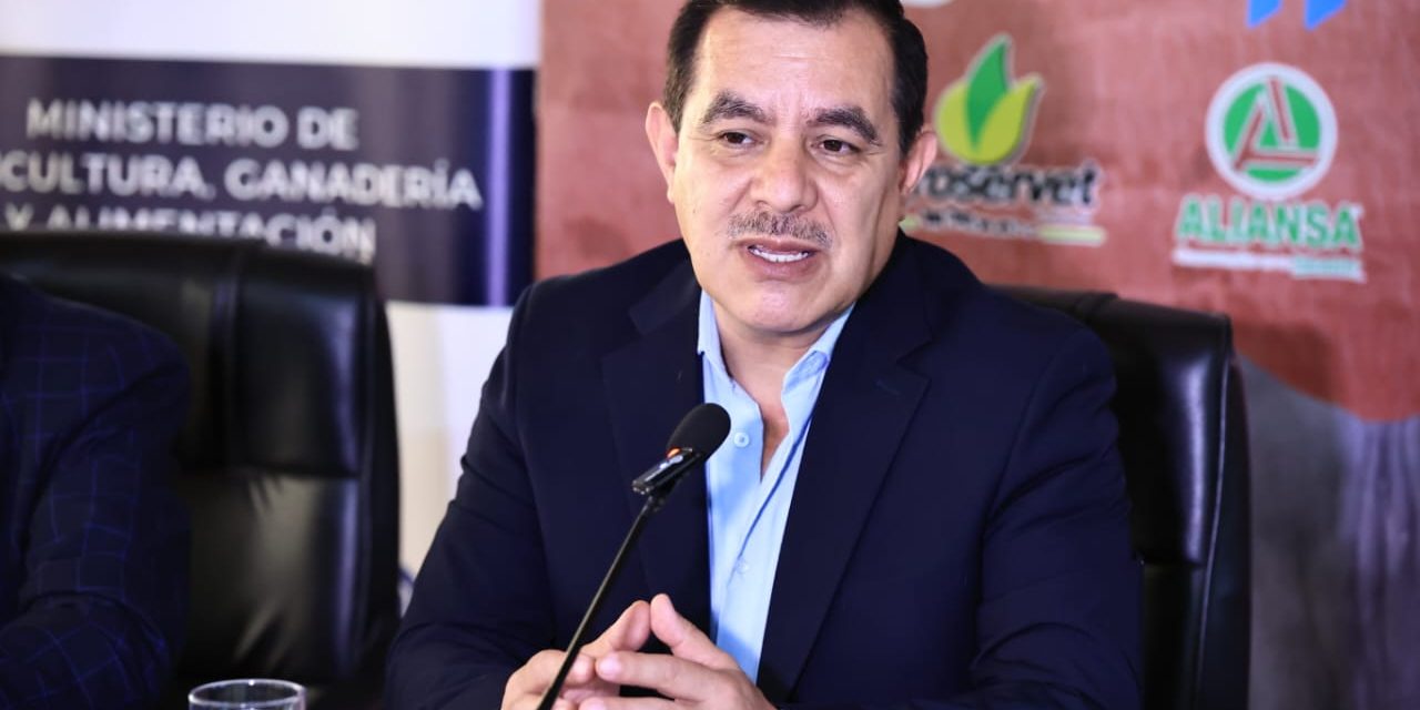 Edgar de León Ministro