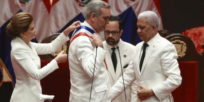 PRESIDENTE-ABINADER-ASUME-SU-SEGUNDO-MANDATO-1-750×375
