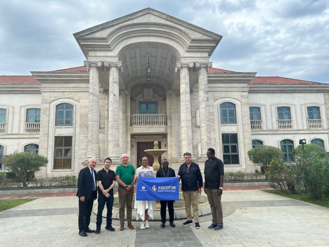 Reunión con Arzobispo de Bata