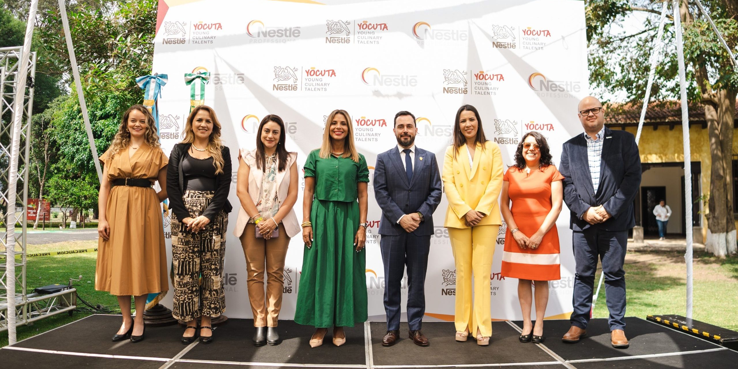 Fotografía oficial (Lanzamiento Antigua)